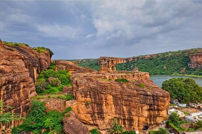 4N/5D Hampi Badami Pattadakal Tour